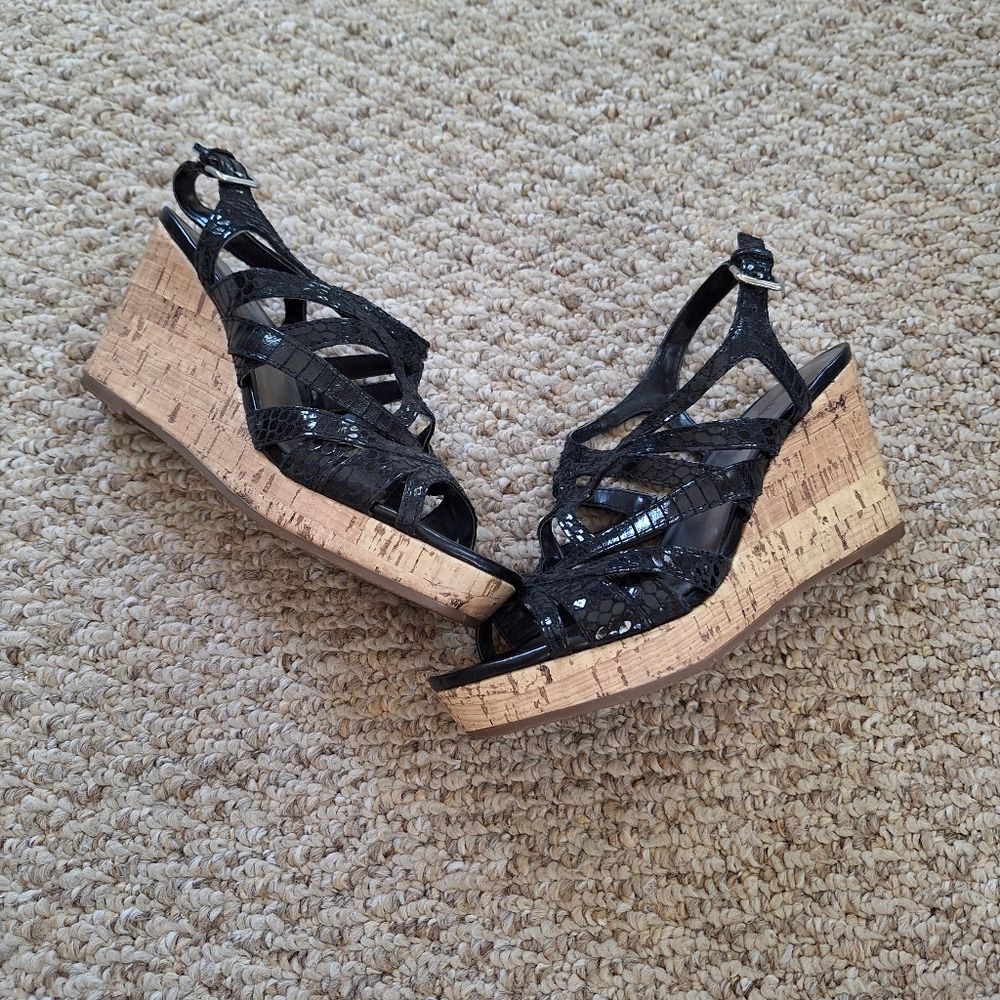 Kelly & Katie Sandals faux snakeskin design black size 7.5